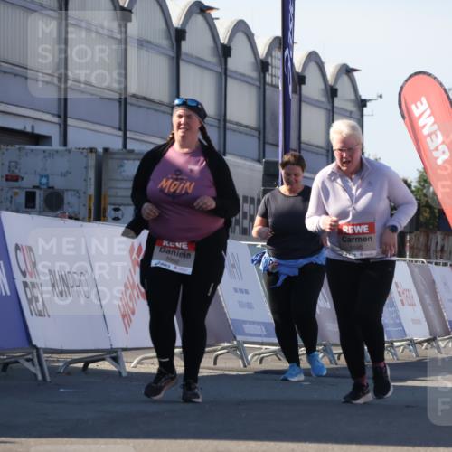 03.10.2025 - Köhlbrandbrückenlauf Luisa Fischer http://msf.ph/oto/9046825 03.10.2025 13:50:43 Ziel 7020, 7065, 5323, 5608 meine-sportfotos.de