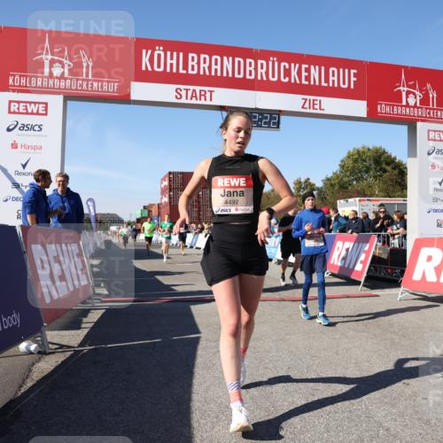 03.10.2025 - Köhlbrandbrückenlauf Lena Gebhardt http://msf.ph/oto/9046832 03.10.2025 13:02:22 Ziel 4109, 4130, 4271, 4277, 4281, 4337, 4492, 4783, 4946, 5080, 5617, 5697, 5747, 5784, 5845, 6465, 6492 meine-sportfotos.de
