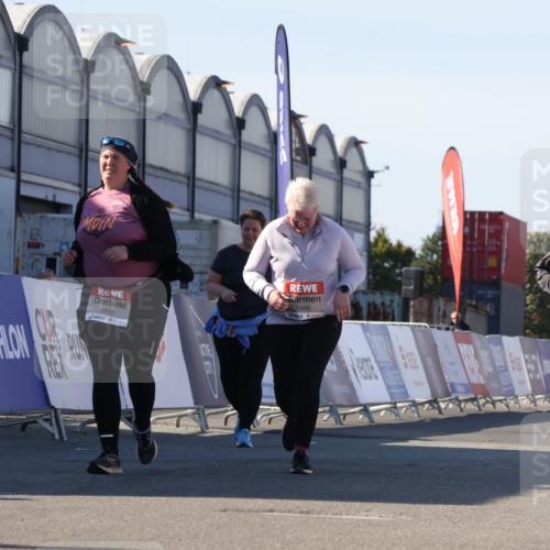 03.10.2025 - Köhlbrandbrückenlauf Luisa Fischer http://msf.ph/oto/9046835 03.10.2025 13:50:44 Ziel 7020, 7065, 5323, 5595, 5608, 5992 meine-sportfotos.de