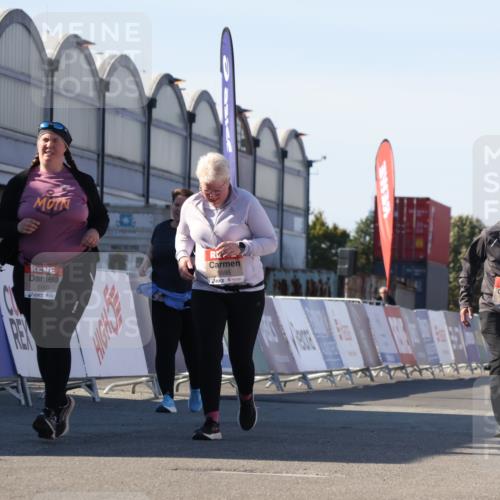 03.10.2025 - Köhlbrandbrückenlauf Luisa Fischer http://msf.ph/oto/9046840 03.10.2025 13:50:44 Ziel 7020, 7065, 5323, 5595, 5608, 5992 meine-sportfotos.de