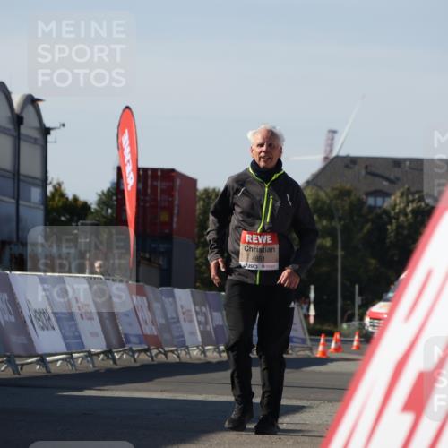 03.10.2025 - Köhlbrandbrückenlauf Luisa Fischer http://msf.ph/oto/9046843 03.10.2025 13:50:45 Ziel 7020, 7065, 5323, 5595, 5608, 5992 meine-sportfotos.de