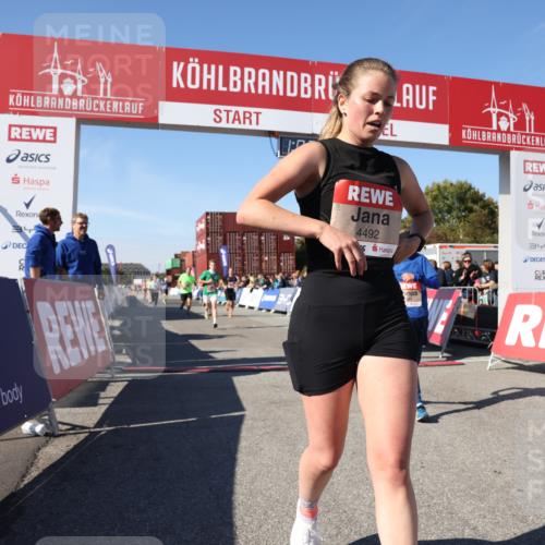 03.10.2025 - Köhlbrandbrückenlauf Lena Gebhardt http://msf.ph/oto/9046845 03.10.2025 13:02:22 Ziel 4109, 4130, 4271, 4277, 4281, 4337, 4492, 4783, 4946, 5080, 5617, 5697, 5747, 5784, 5845, 6465, 6492 meine-sportfotos.de