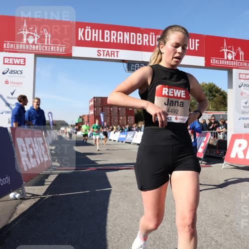 03.10.2025 - Köhlbrandbrückenlauf Lena Gebhardt http://msf.ph/oto/9046848 03.10.2025 13:02:22 Ziel 4109, 4130, 4271, 4277, 4281, 4337, 4492, 4783, 4946, 5080, 5617, 5697, 5747, 5784, 5845, 6465, 6492 meine-sportfotos.de