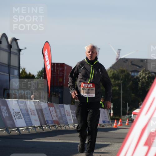 03.10.2025 - Köhlbrandbrückenlauf Luisa Fischer http://msf.ph/oto/9046849 03.10.2025 13:50:46 Ziel 7020, 7065, 5323, 5595, 5608, 5992 meine-sportfotos.de