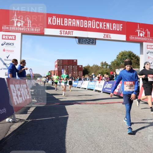 03.10.2025 - Köhlbrandbrückenlauf Lena Gebhardt http://msf.ph/oto/9046852 03.10.2025 13:02:23 Ziel 4130, 4187, 4271, 4277, 4281, 4337, 4492, 4783, 4946, 5080, 5617, 5697, 5747, 5784, 5845, 6465, 6492 meine-sportfotos.de