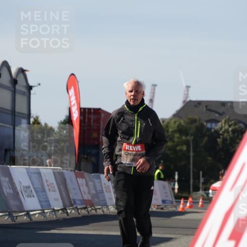 03.10.2025 - Köhlbrandbrückenlauf Luisa Fischer http://msf.ph/oto/9046854 03.10.2025 13:50:46 Ziel 7020, 7065, 5323, 5595, 5608, 5992 meine-sportfotos.de