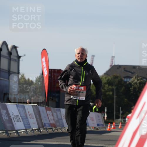 03.10.2025 - Köhlbrandbrückenlauf Luisa Fischer http://msf.ph/oto/9046857 03.10.2025 13:50:47 Ziel 7020, 7065, 5323, 5472, 5595, 5608, 5992 meine-sportfotos.de