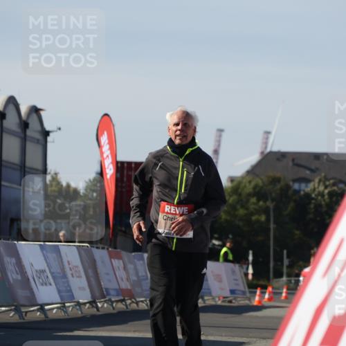 03.10.2025 - Köhlbrandbrückenlauf Luisa Fischer http://msf.ph/oto/9046861 03.10.2025 13:50:47 Ziel 7020, 7065, 5323, 5472, 5595, 5608, 5992 meine-sportfotos.de