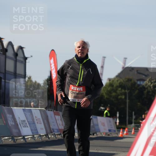 03.10.2025 - Köhlbrandbrückenlauf Luisa Fischer http://msf.ph/oto/9046868 03.10.2025 13:50:48 Ziel 7020, 7065, 4851, 5472, 5595, 5608, 5992 meine-sportfotos.de
