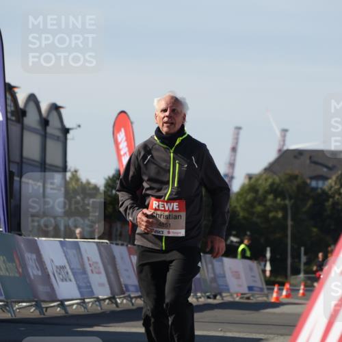 03.10.2025 - Köhlbrandbrückenlauf Luisa Fischer http://msf.ph/oto/9046872 03.10.2025 13:50:48 Ziel 7020, 7065, 4851, 5472, 5595, 5608, 5992 meine-sportfotos.de