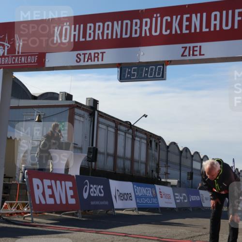 03.10.2025 - Köhlbrandbrückenlauf Luisa Fischer http://msf.ph/oto/9046889 03.10.2025 13:50:59 Ziel 4851, 5472, 5595, 5992 meine-sportfotos.de