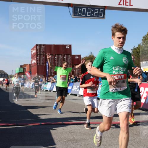 03.10.2025 - Köhlbrandbrückenlauf Lena Gebhardt http://msf.ph/oto/9046891 03.10.2025 13:02:25 Ziel 4130, 4187, 4271, 4277, 4337, 4380, 4492, 4783, 4946, 5080, 5617, 5697, 5747, 5784, 5845, 6465, 6492 meine-sportfotos.de