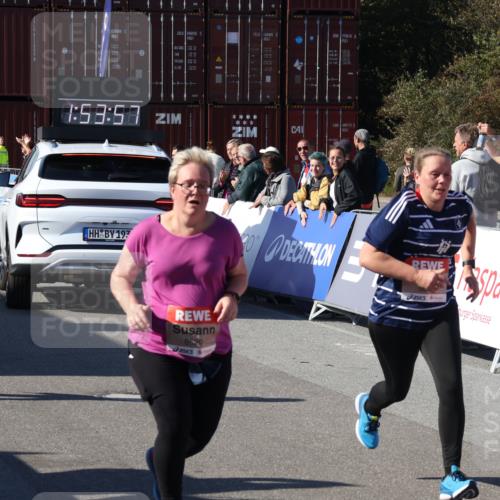 03.10.2025 - Köhlbrandbrückenlauf Luisa Fischer http://msf.ph/oto/9046894 03.10.2025 13:53:56 Ziel 7074, 7181, 9268, 5603, 5819, 6529 meine-sportfotos.de