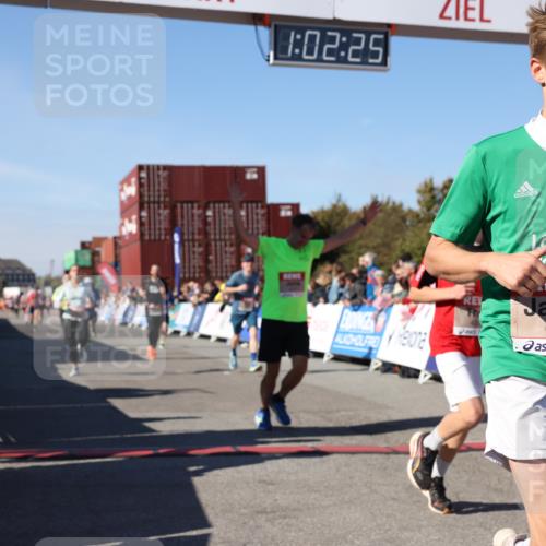 03.10.2025 - Köhlbrandbrückenlauf Lena Gebhardt http://msf.ph/oto/9046896 03.10.2025 13:02:26 Ziel 4187, 4271, 4277, 4337, 4380, 4492, 4783, 4946, 5080, 5617, 5697, 5747, 5784, 5845, 6465, 6492 meine-sportfotos.de