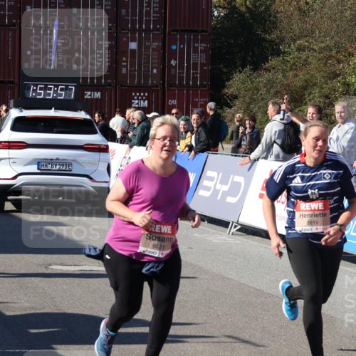 03.10.2025 - Köhlbrandbrückenlauf Luisa Fischer http://msf.ph/oto/9046898 03.10.2025 13:53:56 Ziel 7074, 7181, 9268, 5603, 5819, 6529 meine-sportfotos.de