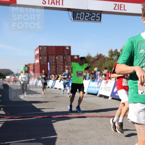 03.10.2025 - Köhlbrandbrückenlauf Lena Gebhardt http://msf.ph/oto/9046899 03.10.2025 13:02:26 Ziel 4187, 4271, 4277, 4337, 4380, 4492, 4783, 4946, 5080, 5617, 5697, 5747, 5784, 5845, 6465, 6492 meine-sportfotos.de