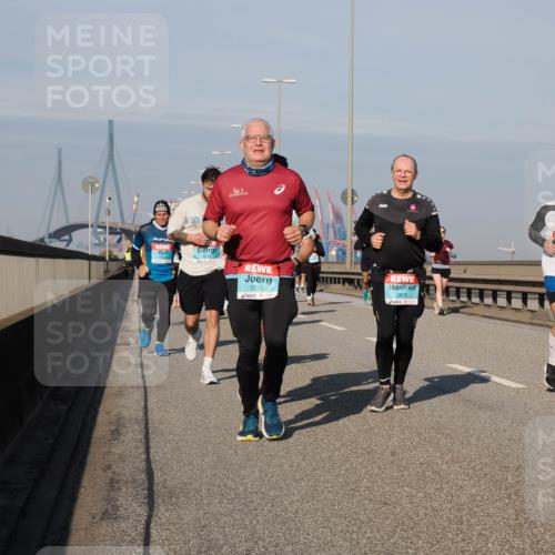 03.10.2025 - Köhlbrandbrückenlauf Fabian Wolf http://msf.ph/oto/9046900 03.10.2025 09:58:54 Position 3 3276, 3595, 2825, 1820, 1691 meine-sportfotos.de