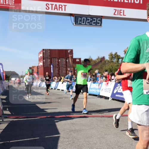 03.10.2025 - Köhlbrandbrückenlauf Lena Gebhardt http://msf.ph/oto/9046903 03.10.2025 13:02:26 Ziel 4187, 4271, 4277, 4337, 4380, 4492, 4783, 4946, 5080, 5617, 5697, 5747, 5784, 5845, 6465, 6492 meine-sportfotos.de