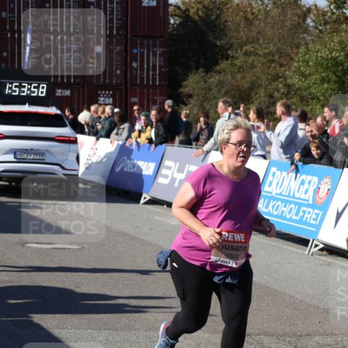 03.10.2025 - Köhlbrandbrückenlauf Luisa Fischer http://msf.ph/oto/9046905 03.10.2025 13:53:57 Ziel 7074, 7181, 9268, 5603, 5819, 6529 meine-sportfotos.de