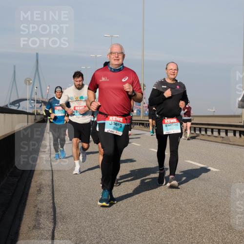 03.10.2025 - Köhlbrandbrückenlauf Fabian Wolf http://msf.ph/oto/9046910 03.10.2025 09:58:54 Position 3 3595, 2825, 16 meine-sportfotos.de