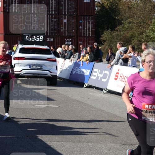 03.10.2025 - Köhlbrandbrückenlauf Luisa Fischer http://msf.ph/oto/9046912 03.10.2025 13:53:57 Ziel 7074, 7181, 9268, 5603, 5819, 6529 meine-sportfotos.de