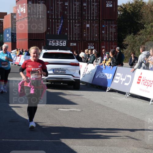 03.10.2025 - Köhlbrandbrückenlauf Luisa Fischer http://msf.ph/oto/9046914 03.10.2025 13:53:57 Ziel 7074, 7181, 9268, 5603, 5819, 6529 meine-sportfotos.de