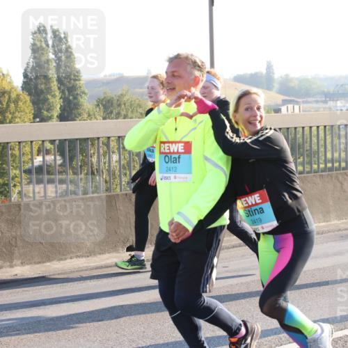 03.10.2025 - Köhlbrandbrückenlauf Lena Gebhardt http://msf.ph/oto/9046919 03.10.2025 09:28:46 Position 1 2887, 2412, 2419, 2331 meine-sportfotos.de