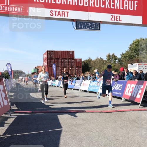 03.10.2025 - Köhlbrandbrückenlauf Lena Gebhardt http://msf.ph/oto/9046920 03.10.2025 13:02:27 Ziel 4187, 4271, 4277, 4337, 4380, 4492, 4783, 4946, 5080, 5617, 5697, 5747, 5784, 5845, 6465, 6492 meine-sportfotos.de