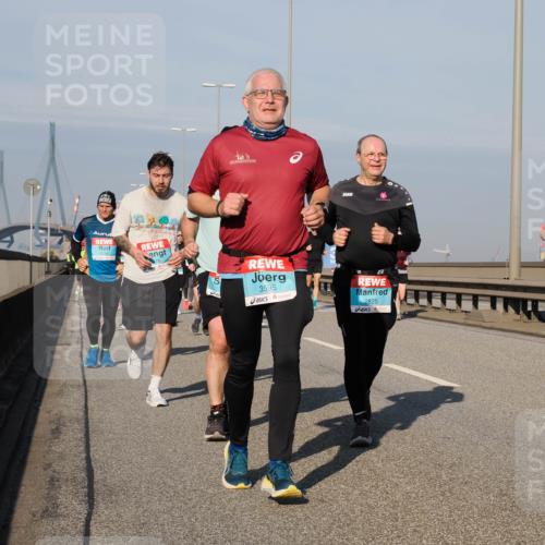 03.10.2025 - Köhlbrandbrückenlauf Fabian Wolf http://msf.ph/oto/9046921 03.10.2025 09:58:55 Position 3 3595, 2825, 1820 meine-sportfotos.de