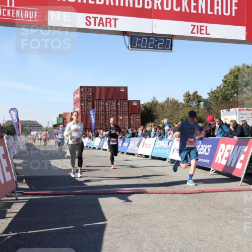 03.10.2025 - Köhlbrandbrückenlauf Lena Gebhardt http://msf.ph/oto/9046925 03.10.2025 13:02:27 Ziel 4187, 4271, 4277, 4337, 4380, 4492, 4783, 4946, 5080, 5617, 5697, 5747, 5784, 5845, 6465, 6492 meine-sportfotos.de
