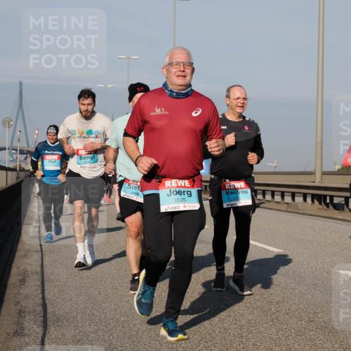 03.10.2025 - Köhlbrandbrückenlauf Fabian Wolf http://msf.ph/oto/9046927 03.10.2025 09:58:55 Position 3 3276, 2826, 3595, 2825, 1591 meine-sportfotos.de