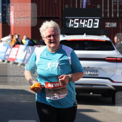 03.10.2025 - Köhlbrandbrückenlauf Luisa Fischer http://msf.ph/oto/9046929 03.10.2025 13:54:02 Ziel 5603, 5819, 6529, 6549 meine-sportfotos.de