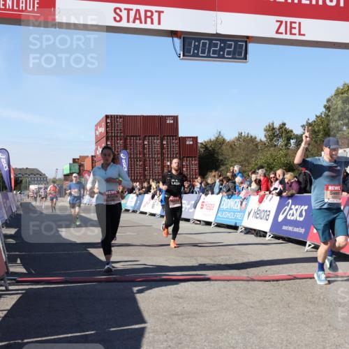 03.10.2025 - Köhlbrandbrückenlauf Lena Gebhardt http://msf.ph/oto/9046935 03.10.2025 13:02:28 Ziel 4024, 4187, 4271, 4277, 4337, 4380, 4492, 4783, 4946, 5080, 5617, 5697, 5747, 5784, 5845, 6320, 6465, 6492 meine-sportfotos.de