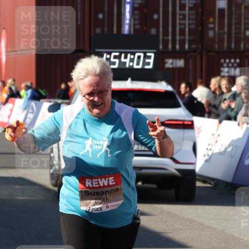 03.10.2025 - Köhlbrandbrückenlauf Luisa Fischer http://msf.ph/oto/9046937 03.10.2025 13:54:02 Ziel 5603, 5819, 6529, 6549 meine-sportfotos.de