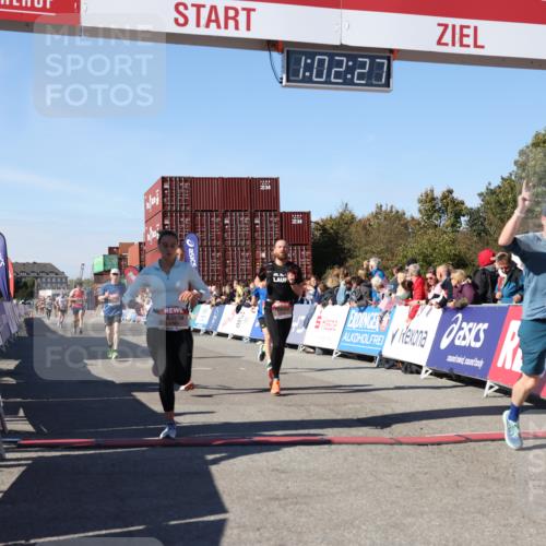 03.10.2025 - Köhlbrandbrückenlauf Lena Gebhardt http://msf.ph/oto/9046948 03.10.2025 13:02:28 Ziel 4024, 4187, 4271, 4277, 4337, 4380, 4492, 4783, 4946, 5080, 5617, 5697, 5747, 5784, 5845, 6320, 6465, 6492 meine-sportfotos.de