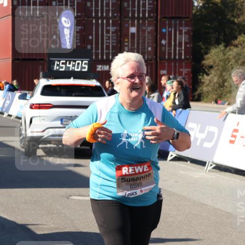 03.10.2025 - Köhlbrandbrückenlauf Luisa Fischer http://msf.ph/oto/9046949 03.10.2025 13:54:04 Ziel 5603, 5819, 6529, 6549 meine-sportfotos.de