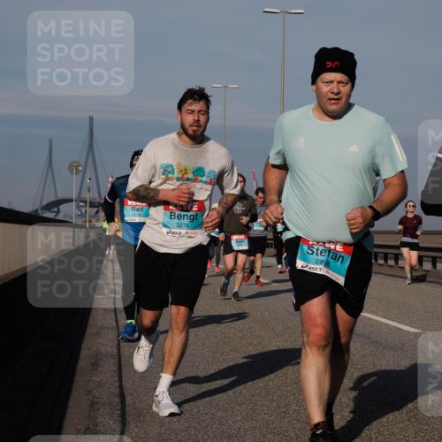 03.10.2025 - Köhlbrandbrückenlauf Fabian Wolf http://msf.ph/oto/9046950 03.10.2025 09:58:56 Position 3 2038, 3276, 2826, 2825 meine-sportfotos.de