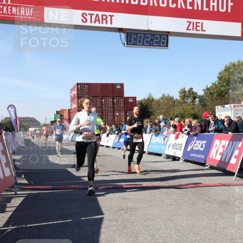 03.10.2025 - Köhlbrandbrückenlauf Lena Gebhardt http://msf.ph/oto/9046952 03.10.2025 13:02:28 Ziel 4024, 4187, 4271, 4277, 4337, 4380, 4492, 4783, 4946, 5080, 5617, 5697, 5747, 5784, 5845, 6320, 6465, 6492 meine-sportfotos.de