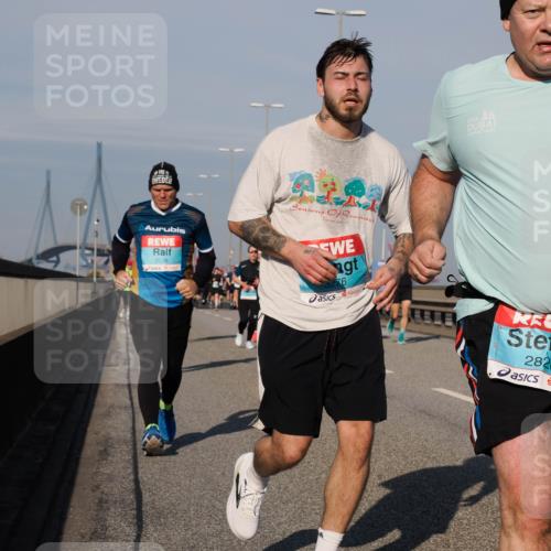 03.10.2025 - Köhlbrandbrückenlauf Fabian Wolf http://msf.ph/oto/9046968 03.10.2025 09:58:57 Position 3 2038, 2025, 3276, 2826 meine-sportfotos.de