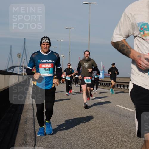 03.10.2025 - Köhlbrandbrückenlauf Fabian Wolf http://msf.ph/oto/9046982 03.10.2025 09:58:58 Position 3 2038, 1390, 3, 3276 meine-sportfotos.de