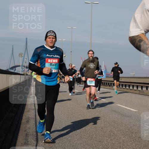 03.10.2025 - Köhlbrandbrückenlauf Fabian Wolf http://msf.ph/oto/9046986 03.10.2025 09:58:58 Position 3 2038, 1390 meine-sportfotos.de