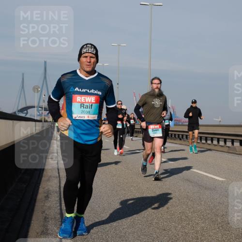 03.10.2025 - Köhlbrandbrückenlauf Fabian Wolf http://msf.ph/oto/9046990 03.10.2025 09:58:58 Position 3 2038, 1390 meine-sportfotos.de