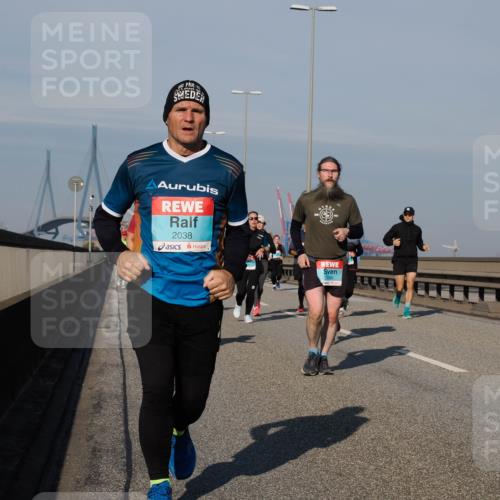 03.10.2025 - Köhlbrandbrückenlauf Fabian Wolf http://msf.ph/oto/9046994 03.10.2025 09:58:58 Position 3 2038, 1390 meine-sportfotos.de