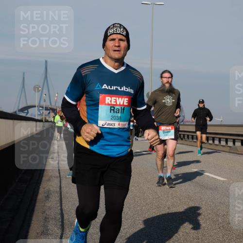03.10.2025 - Köhlbrandbrückenlauf Fabian Wolf http://msf.ph/oto/9047002 03.10.2025 09:58:59 Position 3 2038, 1390 meine-sportfotos.de