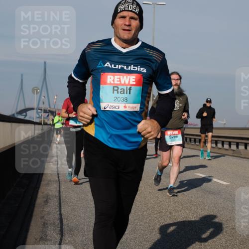 03.10.2025 - Köhlbrandbrückenlauf Fabian Wolf http://msf.ph/oto/9047006 03.10.2025 09:58:59 Position 3 2038, 1390 meine-sportfotos.de