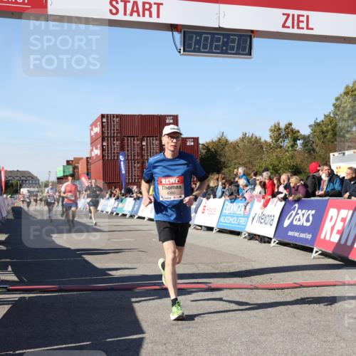 03.10.2025 - Köhlbrandbrückenlauf Lena Gebhardt http://msf.ph/oto/9047010 03.10.2025 13:02:31 Ziel 4024, 4187, 4271, 4277, 4337, 4380, 4783, 5080, 5747, 5784, 6320, 6321, 6465, 6479, 6492, 6783 meine-sportfotos.de