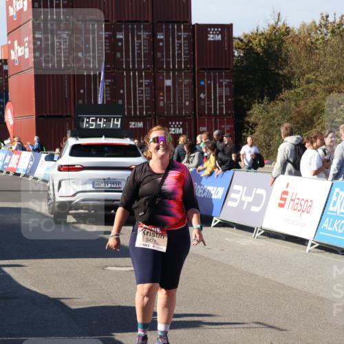 03.10.2025 - Köhlbrandbrückenlauf Luisa Fischer http://msf.ph/oto/9047011 03.10.2025 13:54:13 Ziel 8920, 5471, 6549 meine-sportfotos.de