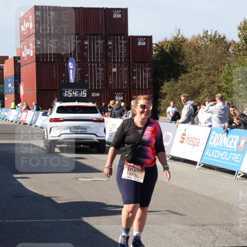03.10.2025 - Köhlbrandbrückenlauf Luisa Fischer http://msf.ph/oto/9047023 03.10.2025 13:54:14 Ziel 7123, 8920, 5471, 6549 meine-sportfotos.de