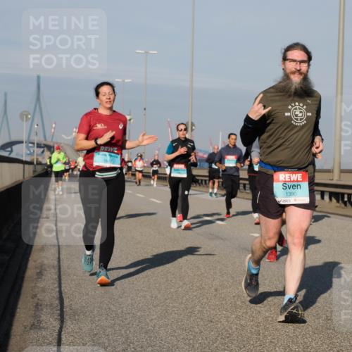 03.10.2025 - Köhlbrandbrückenlauf Fabian Wolf http://msf.ph/oto/9047026 03.10.2025 09:59:01 Position 3 22, 16, 17, 1390 meine-sportfotos.de