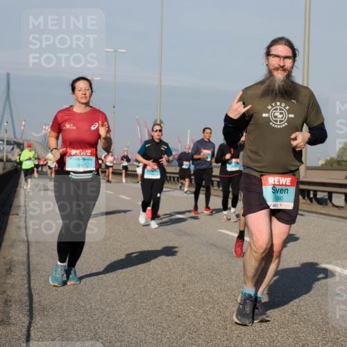 03.10.2025 - Köhlbrandbrückenlauf Fabian Wolf http://msf.ph/oto/9047030 03.10.2025 09:59:01 Position 3 1647, 22, 23, 1390 meine-sportfotos.de